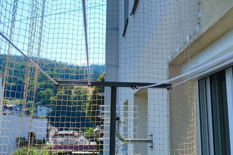 Siatka na balkon Bielsko-Biała - siatka na froncie i boku balkonu